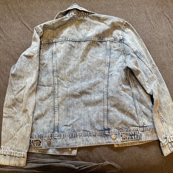 Old Navy Distressed Denim Jacket - Picture 9 of 9